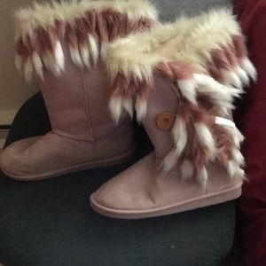 Shoe dazzle slipper boots. Size 9 women’s.